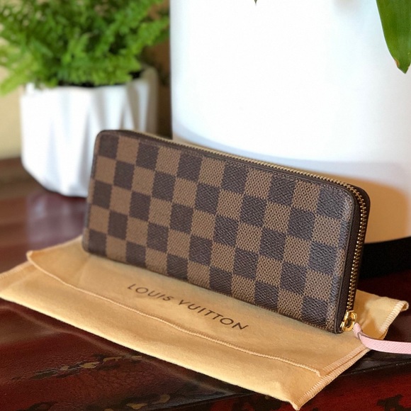 Louis Vuitton Handbags - 👛Louis Vuitton Zippy Wallet